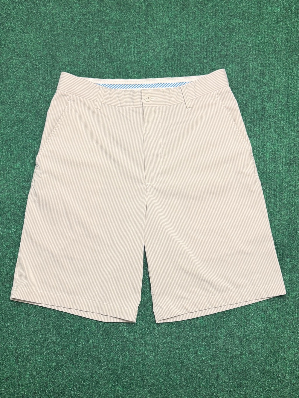 Pinehurst FootJoy Golf Shorts in Light Beige & White Stripes (W30 / 9.5” Inseam) - Picture 4 of 6